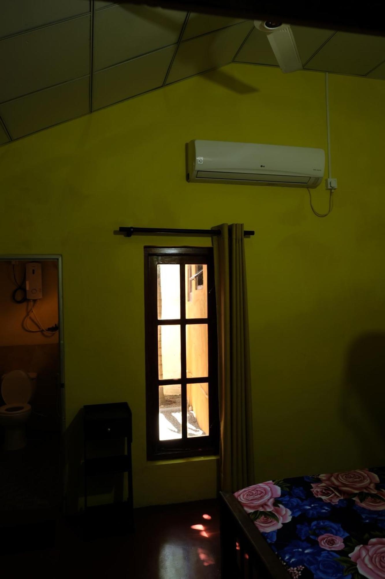 Menaka Homestay Tangalle Esterno foto