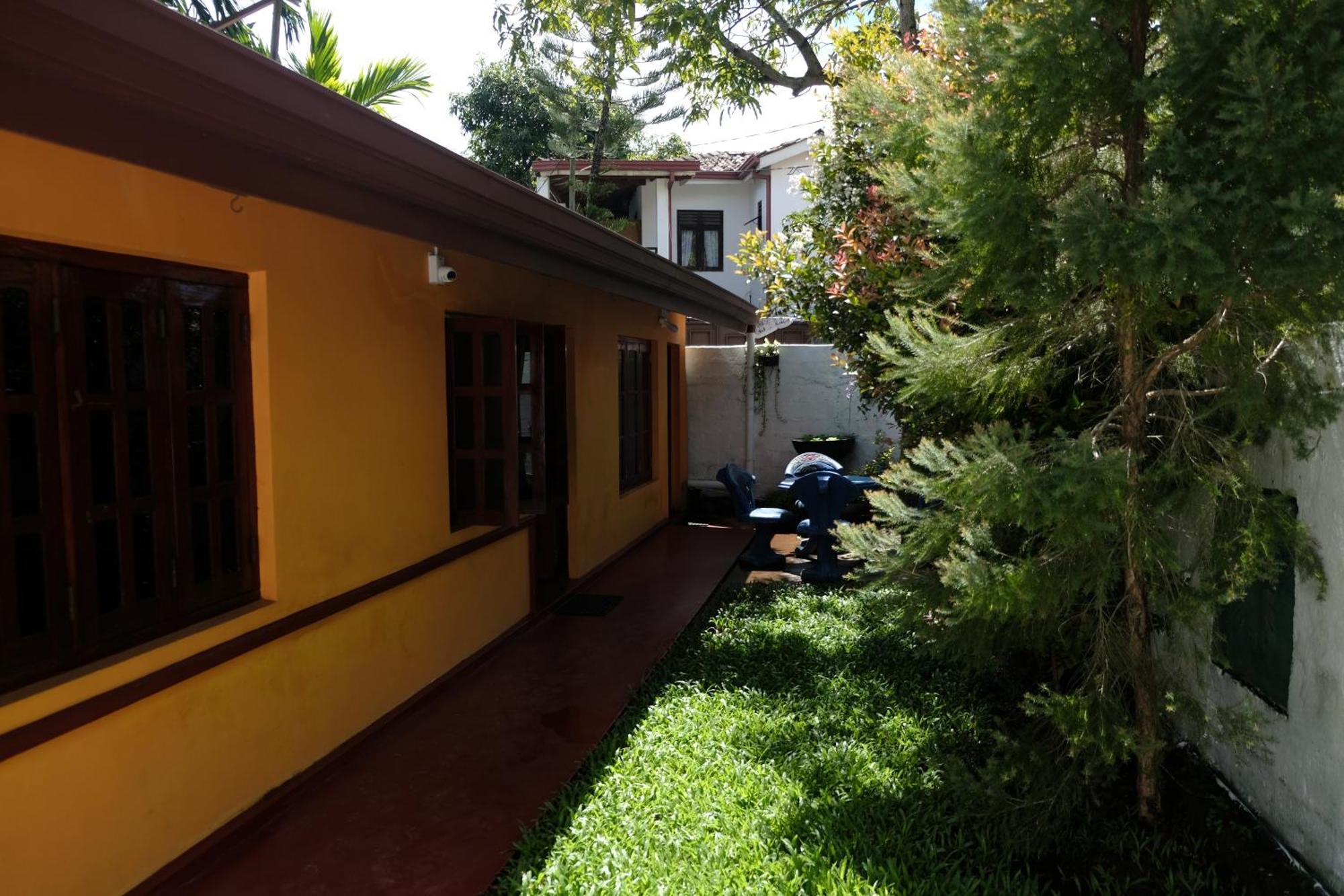 Menaka Homestay Tangalle Esterno foto